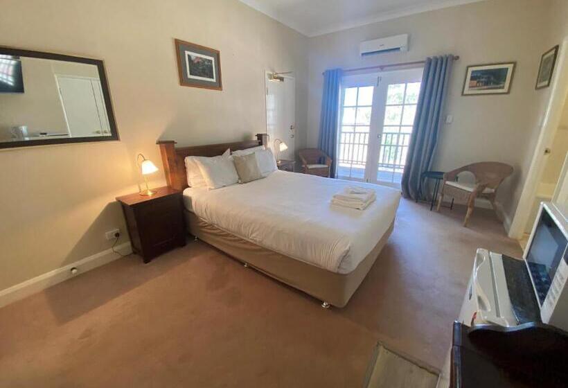 غرفة قياسية مزوَّدة بجاكوزي, Settlers House York