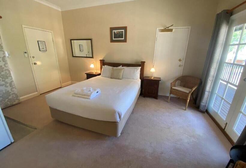 غرفة قياسية مزوَّدة بجاكوزي, Settlers House York