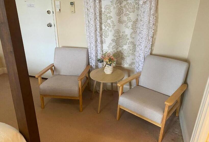 غرفة قياسية مزوَّدة بجاكوزي, Settlers House York