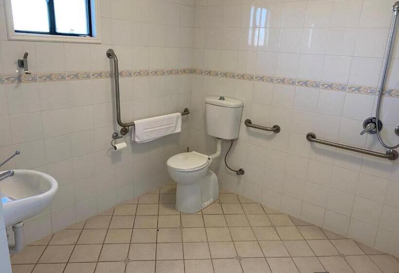 غرفة قياسية لذوى الاحتياجات الخاصة, Settlers House York