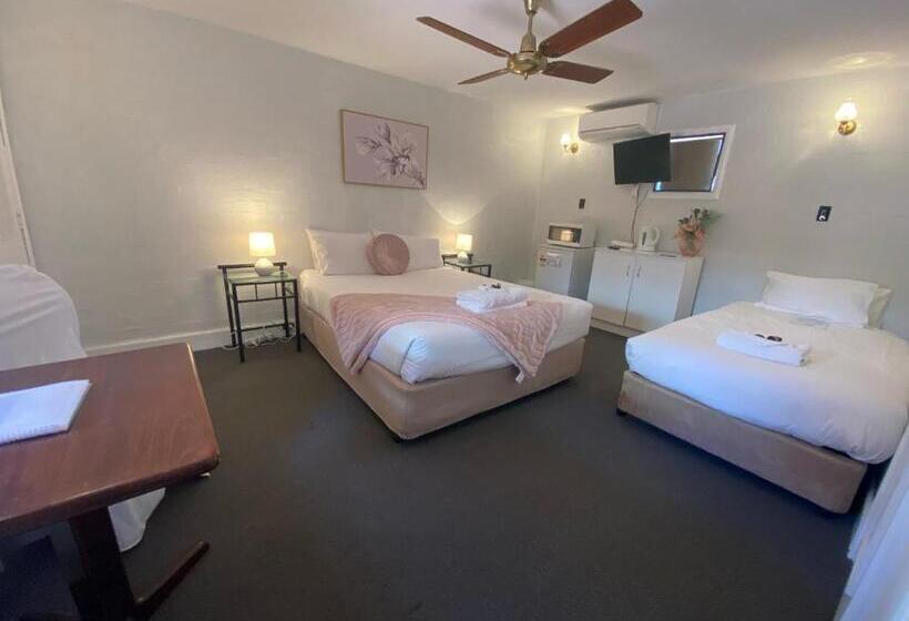 غرفة قياسية ثلاثية, Settlers House York