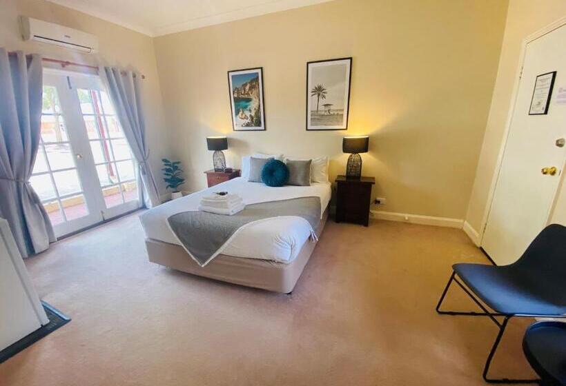 غرفة قياسية, Settlers House York