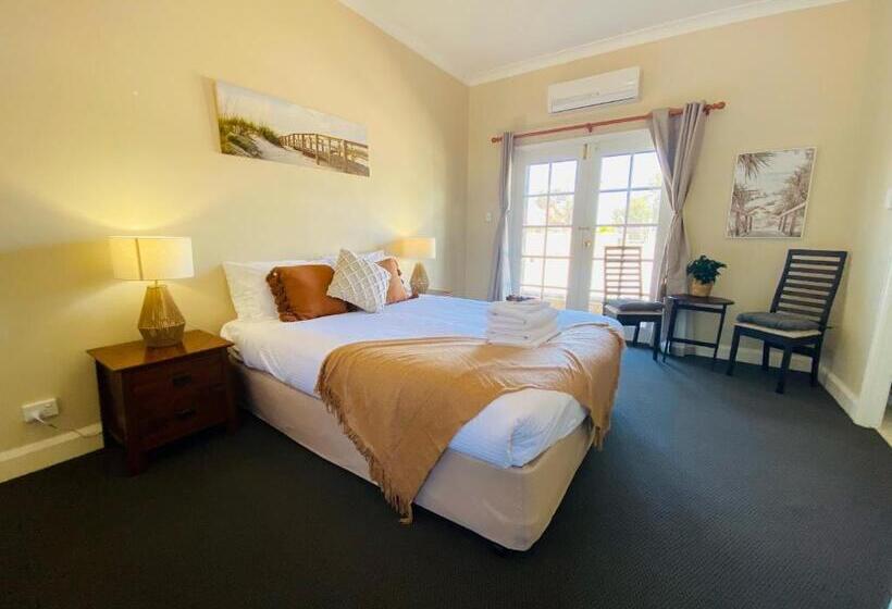 غرفة قياسية, Settlers House York