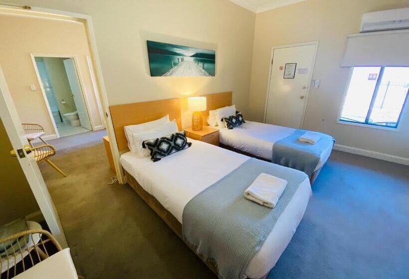 غرفة سوبيريور عائلية, Settlers House York