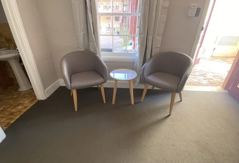 Номер Deluxe, Settlers House York