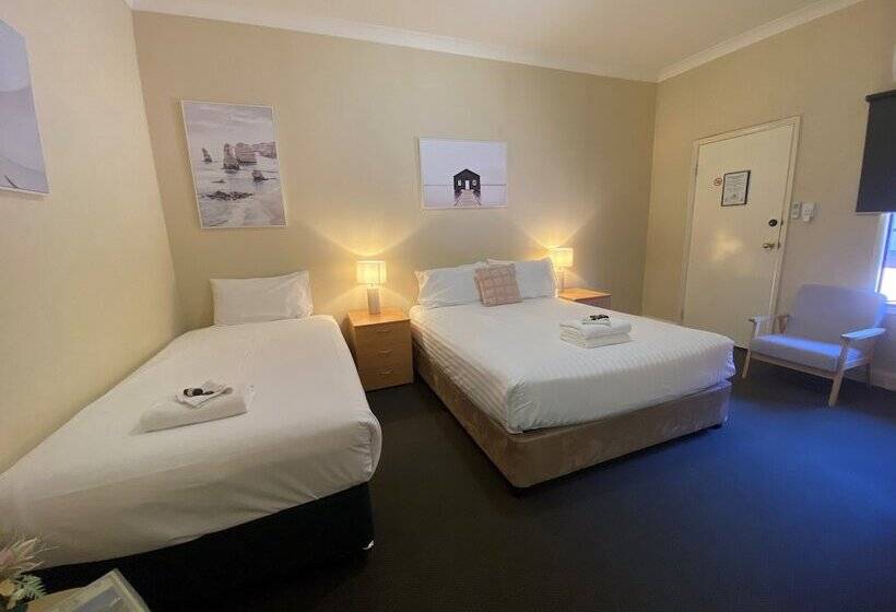 غرفة قياسية ثلاثية, Settlers House York