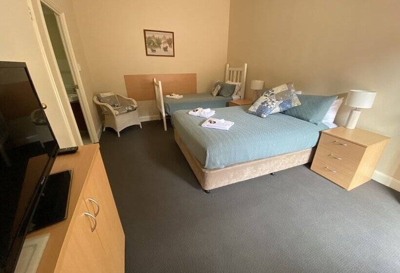 غرفة قياسية ثلاثية, Settlers House York