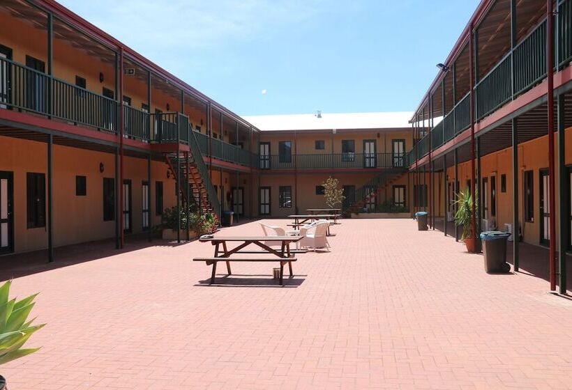 غرفة قياسية ثلاثية, Settlers House York