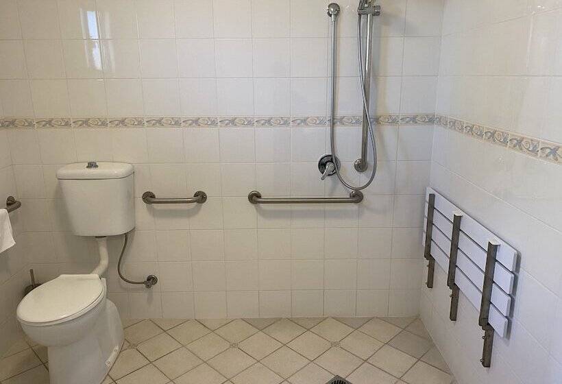 غرفة قياسية لذوى الاحتياجات الخاصة, Settlers House York