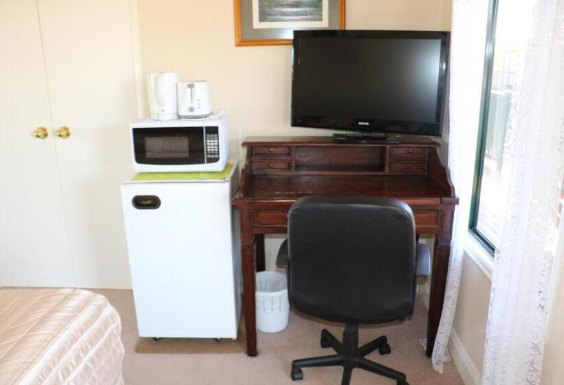 غرفة قياسية مزوَّدة بجاكوزي, Settlers House York