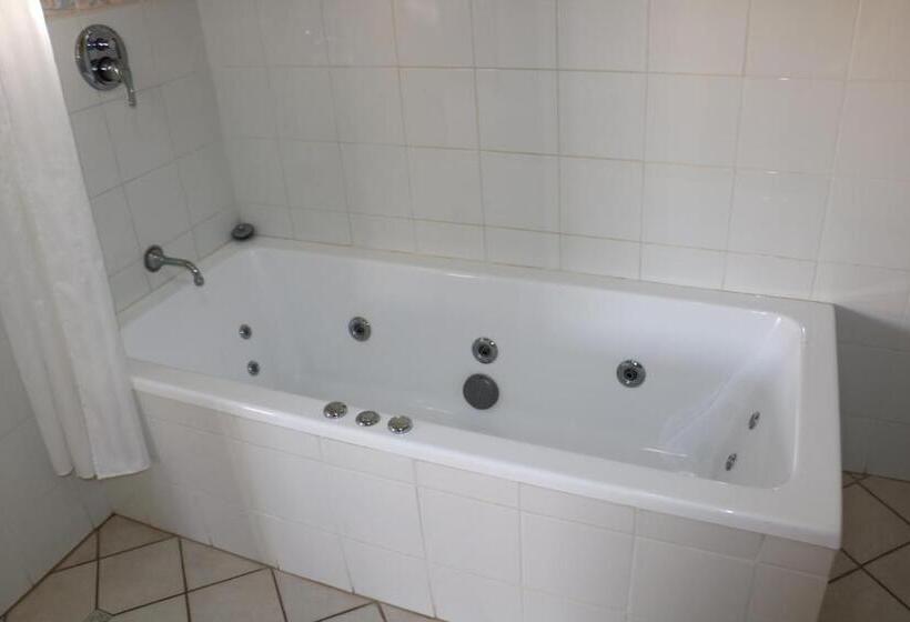 غرفة قياسية مزوَّدة بجاكوزي, Settlers House York