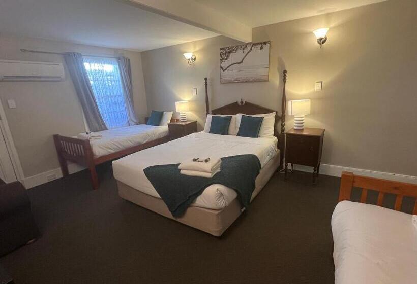 جناح عائلي, Settlers House York