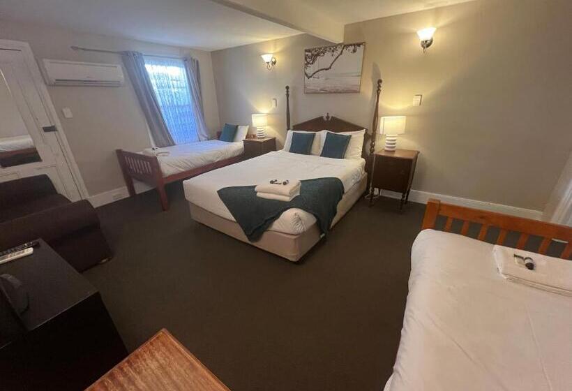 جناح عائلي, Settlers House York