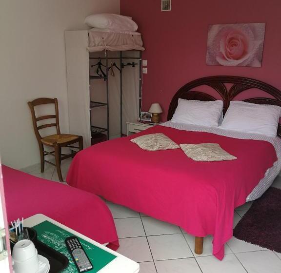 חדר סטנדרט לשלושה, Auberge Du Vieux Tour