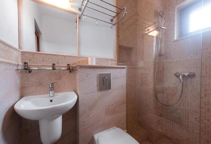 اتاق استاندارد سه نفره, Casa Soarelui