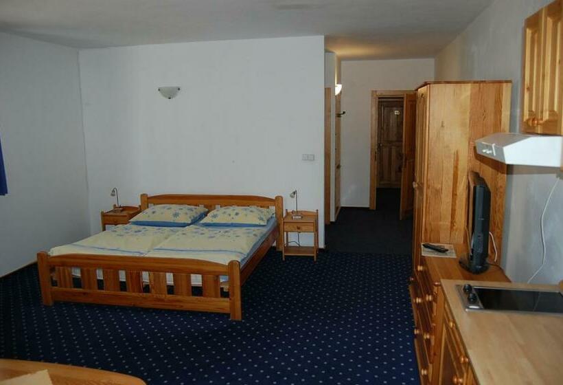 スタンダードスタジオ, Penzión Teniscentrum