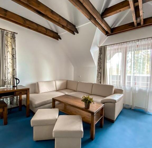 デラックススタジオ, Penzión Teniscentrum