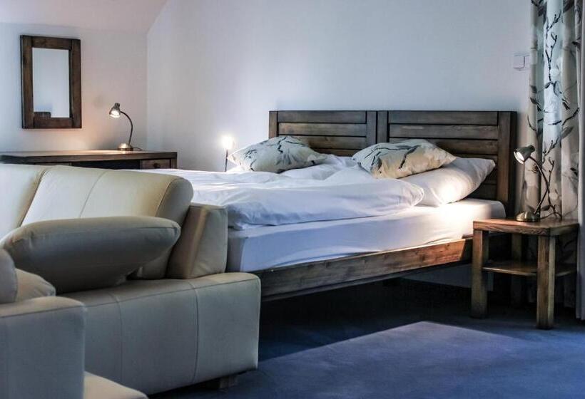 デラックススタジオ, Penzión Teniscentrum