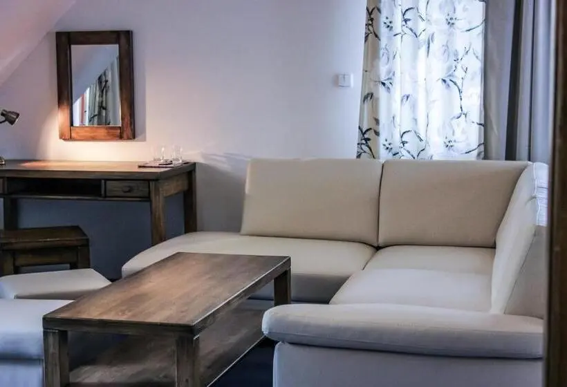 استودیوی لوکس, Penzión Teniscentrum
