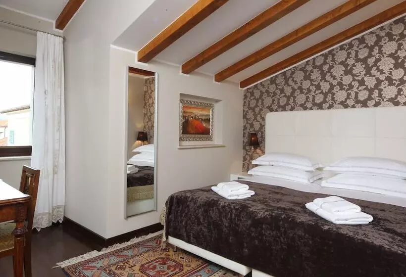コンフォートルーム, Boutique Hotel Vela Vrata