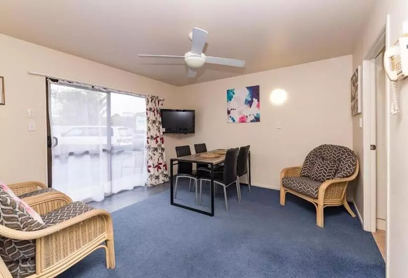 ２ベッドルームアパートメント, Dolphin Motel