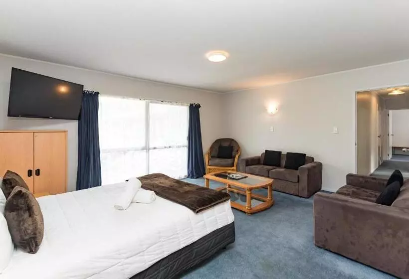 家族用アパートメント, Dolphin Motel