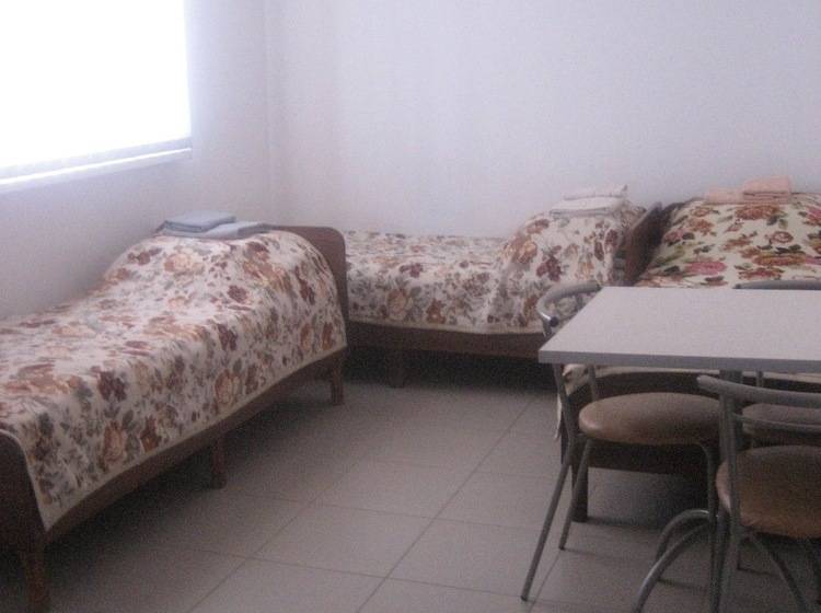 스탠다드 트리플 룸, 9 May