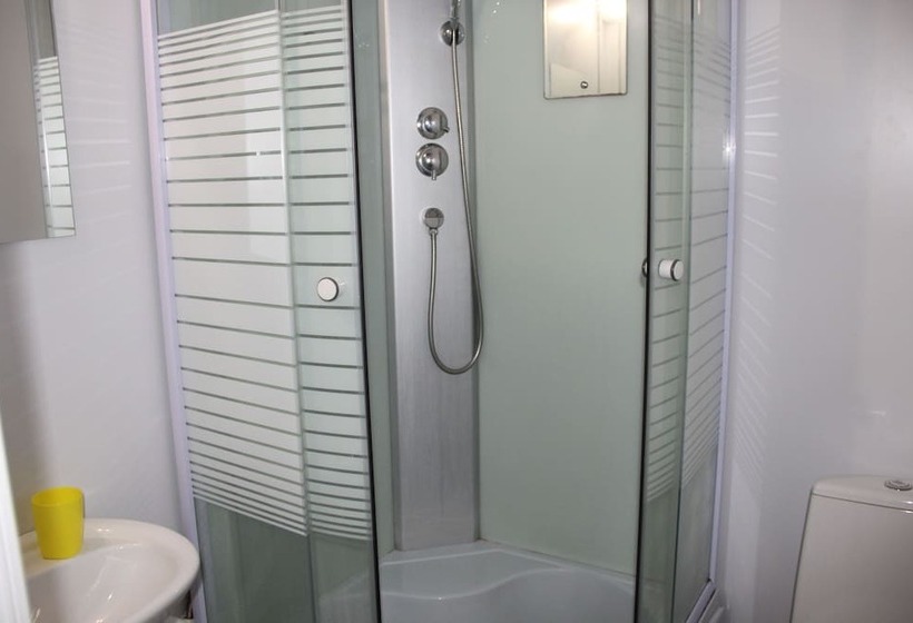 이코노이 4인룸, 9 May