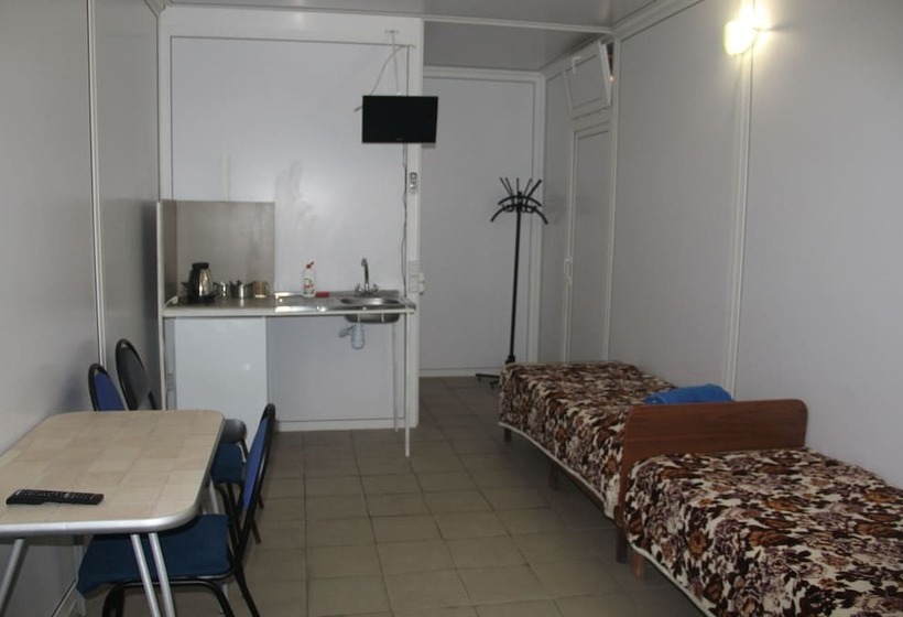 이코노이 4인룸, 9 May