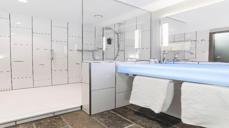 غرفة قياسية ثلاثية, Arma Ristorante