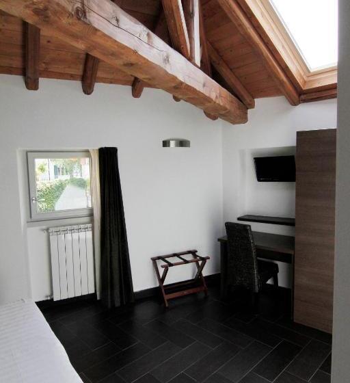 غرفة قياسية, Corte Santa Libera