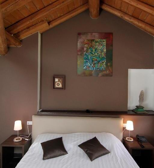 غرفة قياسية, Corte Santa Libera