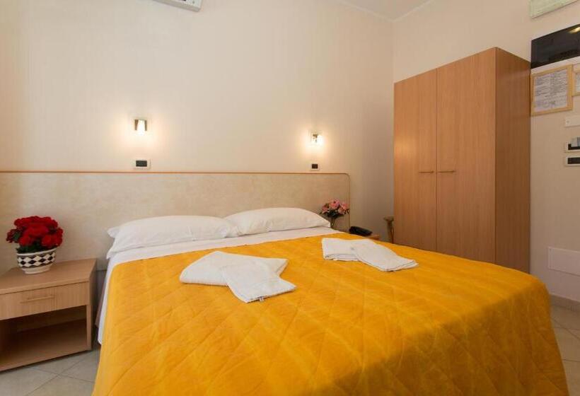 غرفة قياسية, Favorita