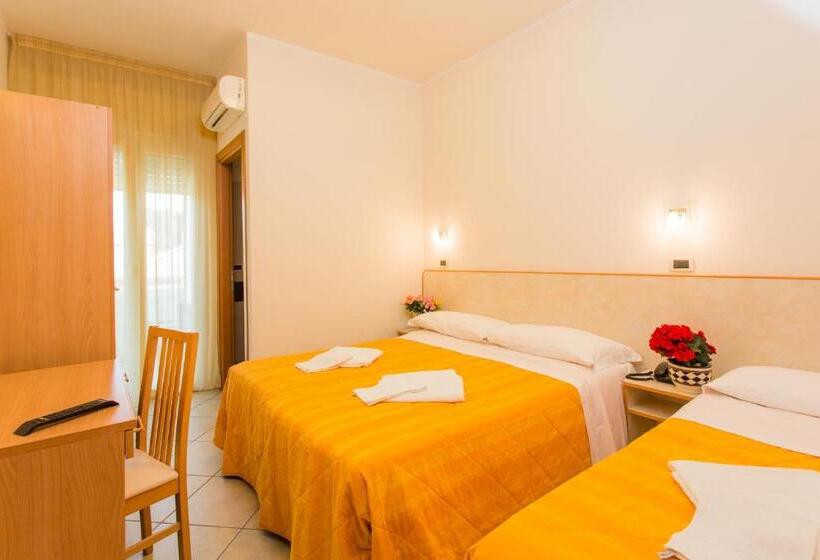 غرفة قياسية ثلاثية, Favorita