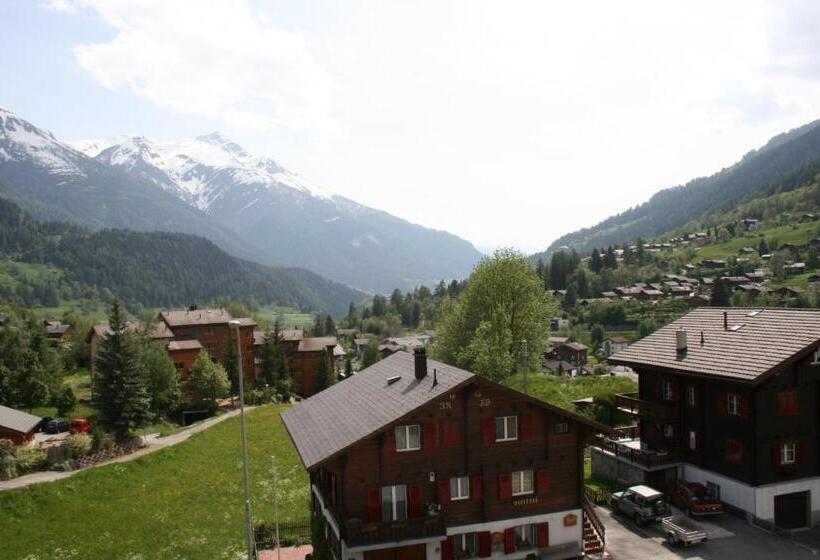 חדר סטנדרט לשלושה, Fiescherhof