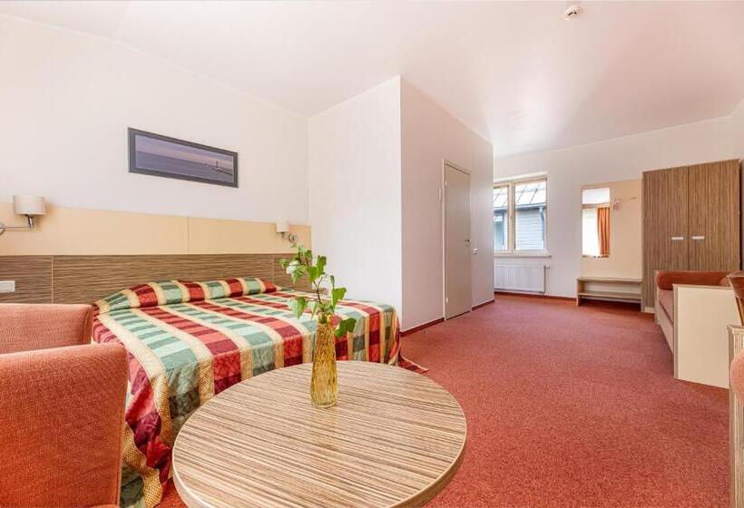 اتاق خانوادگی, Info