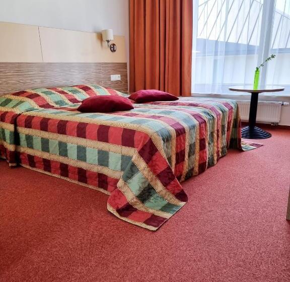 اتاق استاندارد, Info