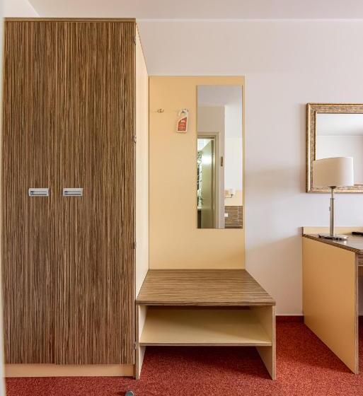 اتاق استاندارد, Info