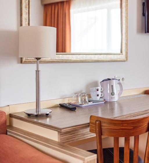 اتاق خانوادگی, Info