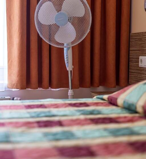 اتاق خانوادگی, Info