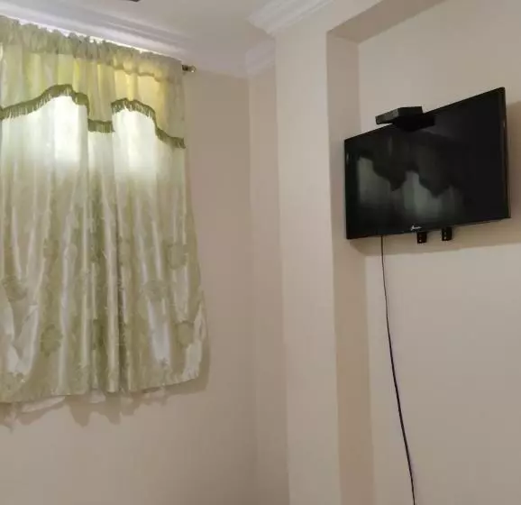 Standardeinzelzimmer, Jeshua Simmonds