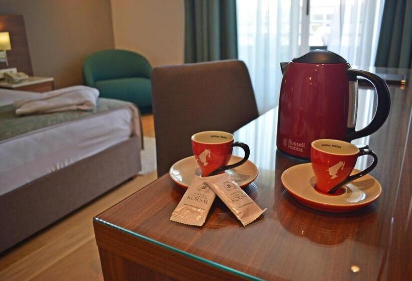 غرفة إدارية مطلة على الحديقة, Korsal