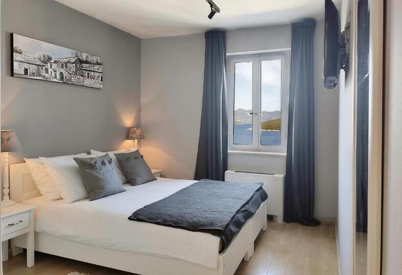 غرفة قياسية فردية مطلة علي البحر, Korsal