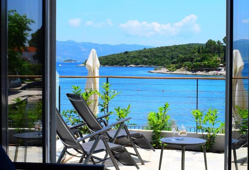 جناح مطلّ علي البحر, Korsal