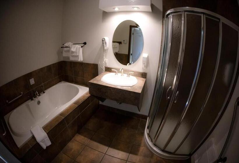 带按摩浴盆的套房, Le Montagnard – Auberge/hôtel & Chalets