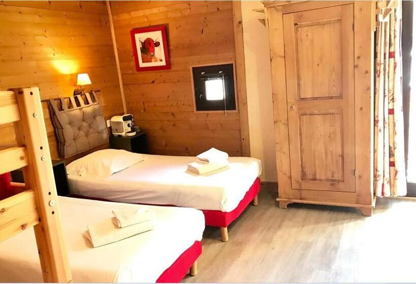 اتاق استاندارد چهارنفره با بالکن, Le Saint Antoine