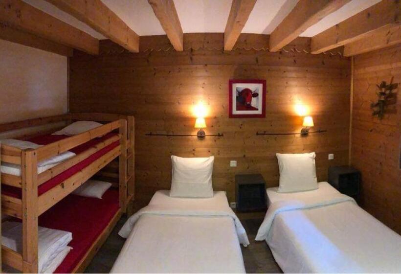 اتاق استاندارد چهارنفره با بالکن, Le Saint Antoine