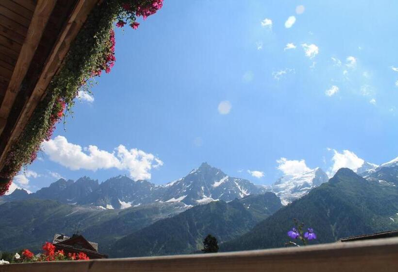 اتاق استاندارد چهارنفره با بالکن, Le Saint Antoine