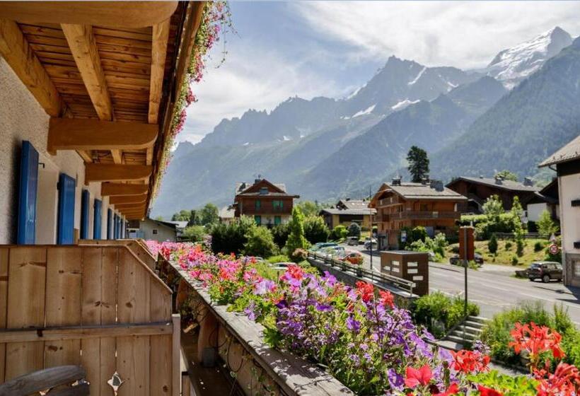 اتاق استاندارد چهارنفره با بالکن, Le Saint Antoine