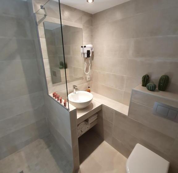 اتاق استاندارد با بالکن, Le Saint Antoine